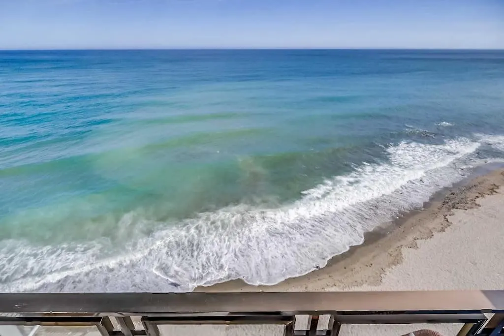 112-Stunning Beachfront Apartment In Benalmadena location